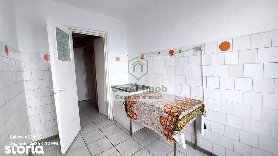 Apartament cu 2 camere semidecomandat în Tei
