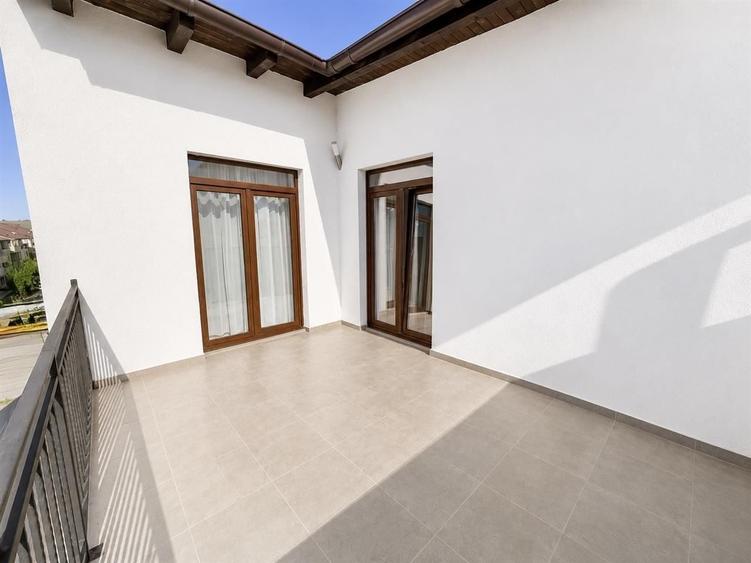 Penthouse modern cu 2 terase spectaculoase și parcare inclusă - 12