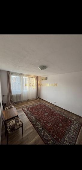 Apartament cu 3 camere decomandat, mobilat în Păcii