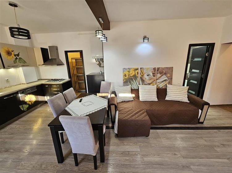 Apartament cu 3 camere decomandat, mobilat în Centrul Istoric