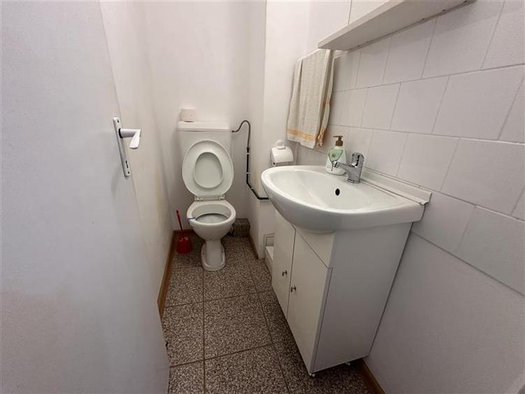 Apartament cu 3 camere semidecomandat în Lipovei