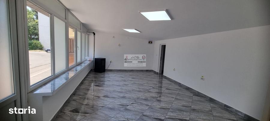 Spațiu comercial, de 65 mp, în Adjud