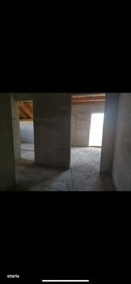 Casă cu 3 camere decomandat în Decebal