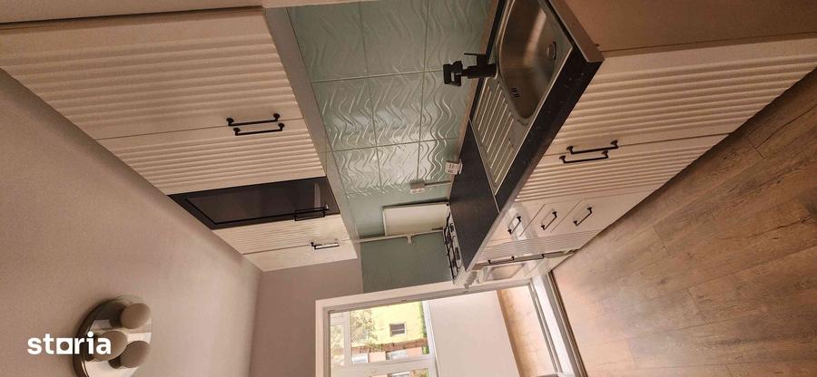 Apartament cu 2 camere decomandat în Tractorul