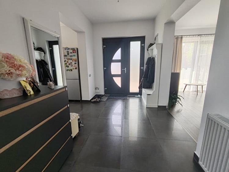 Casă cu 4 camere cu Teren 416 Mp în Florești