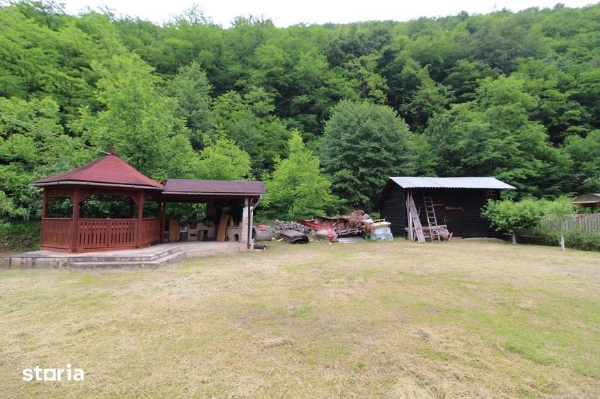 Casă cu 3 camere cu Teren 1500 Mp în Toplița