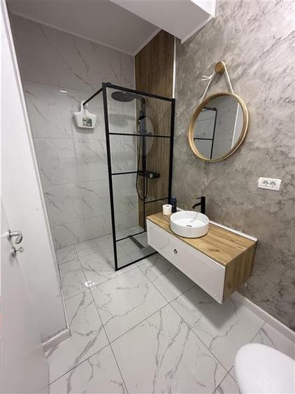 Apartament cu 5 camere decomandat, mobilat în Nord