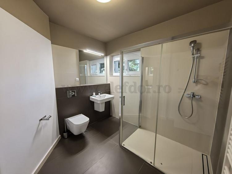 Casă individuală cu 7 camere cu Piscina în Iancu Nicolae