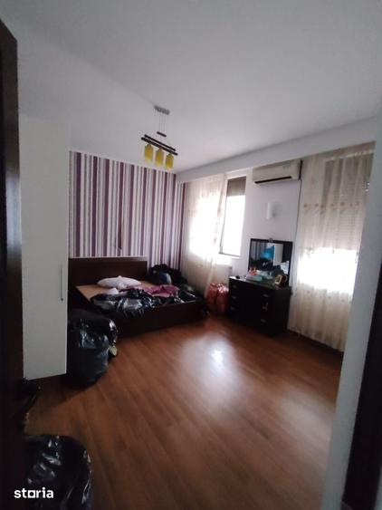 Casă cu 5 camere cu Teren 400 Mp în Călărași