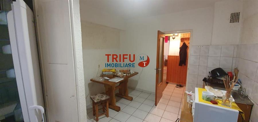 Apartament cu 3 camere decomandat în Cetate