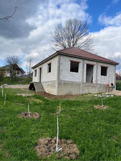 Casă cu Teren 600 Mp în Hotar