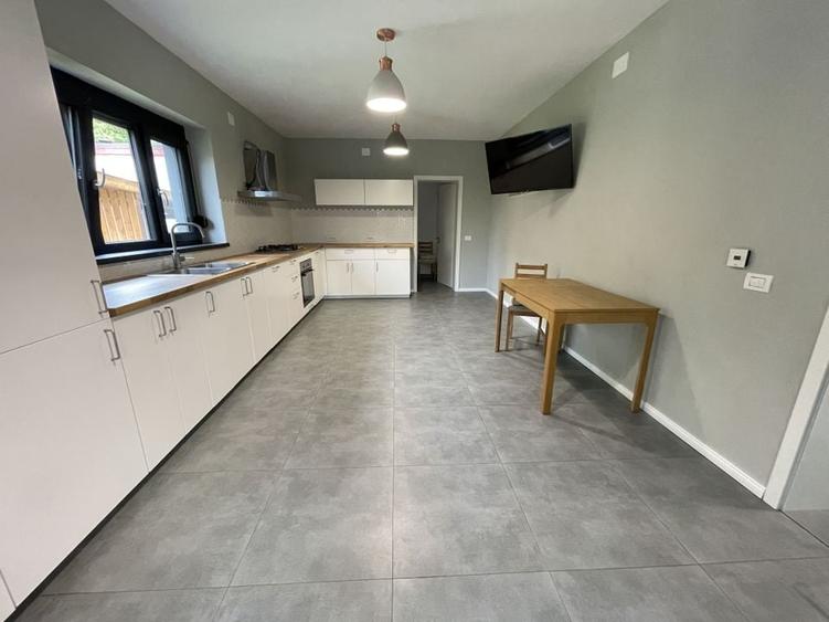 Casa spatioasa,amenajata in zona Lipovei - 5