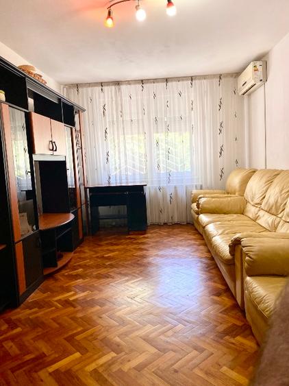 PROPRIETAR - vând apartament cu 4 camere  - 1