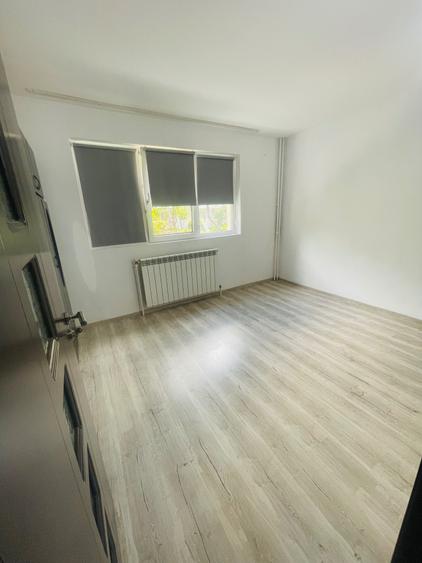 Apartament de vanzare - 3