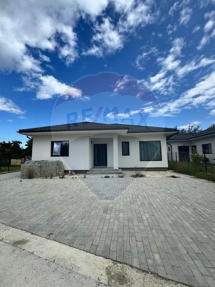 Casa / Vila cu 4 camere de vanzare in zona Nord-Est - 2