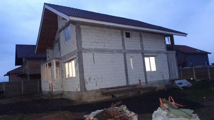 Casa noua semifisata in Deva, P+M, zona Zavoi, SC:245 mp, teren 719 mp - 2