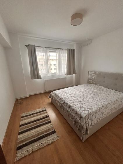 Inchiriez apartament 3 camere, zona Lunerului - 4