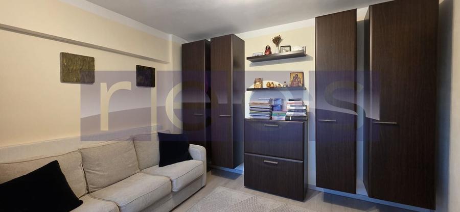 Apartament cu 4 camere decomandat, mobilat în Decebal