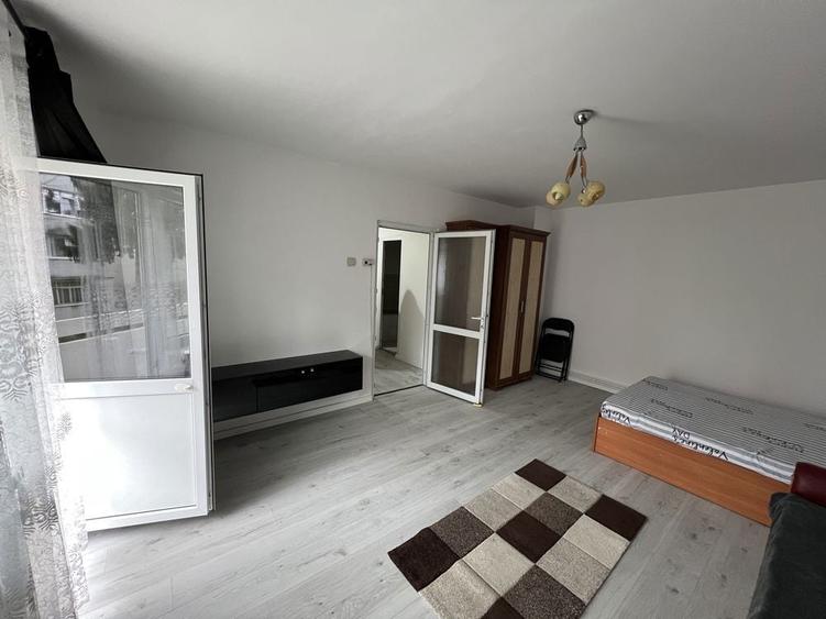 Inchiriez garsoniera confort 1 sporit etaj 1 str.22 decembrie - 3
