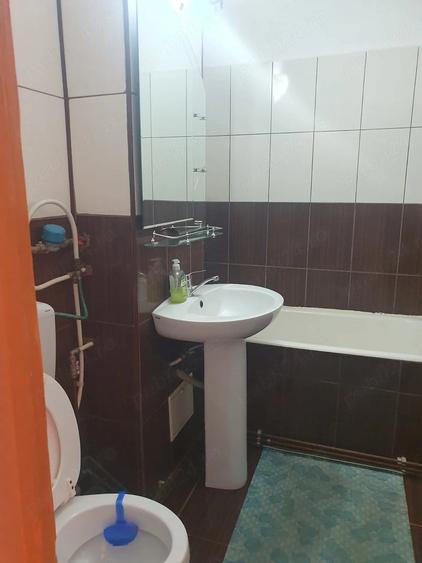 Inchiriez apartament 3 camere, zona M-uri. - 3