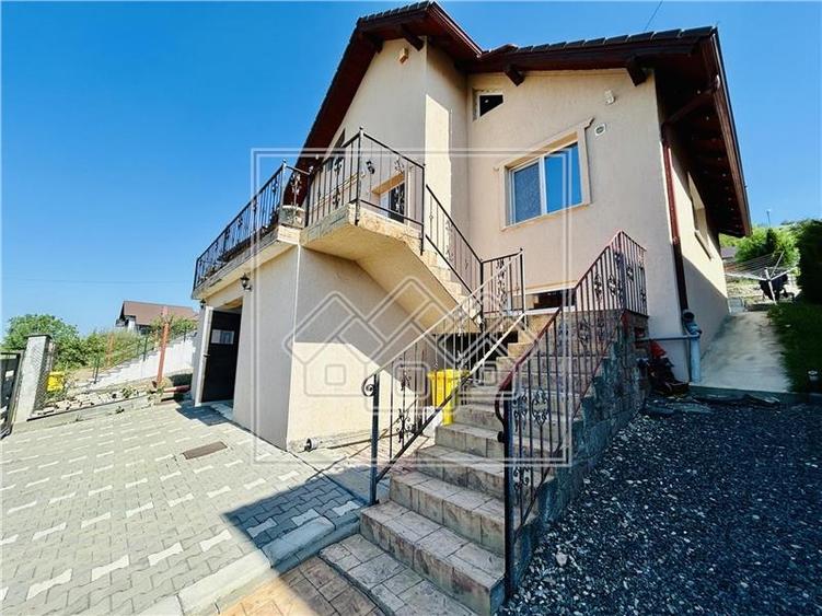 Casa individuala in Sura Mare cu 2 garaje, 2 terase si teren de 493 mp - 2