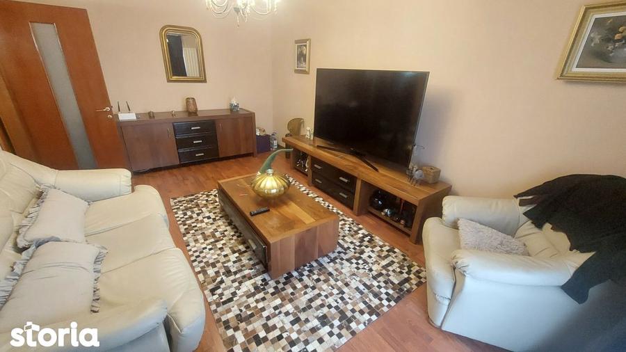 Apartament cu 3 camere decomandat, mobilat în Rovine