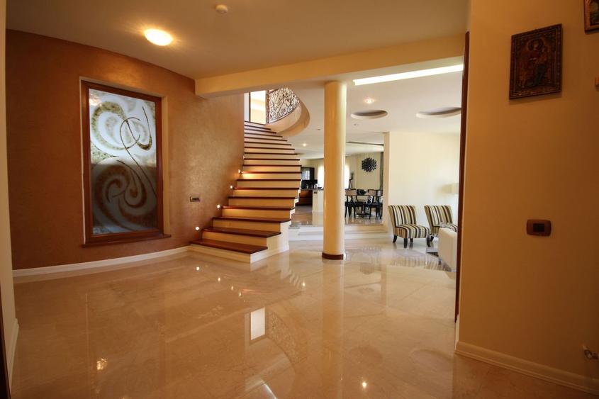 O casa deosebita cu Piscina - 5