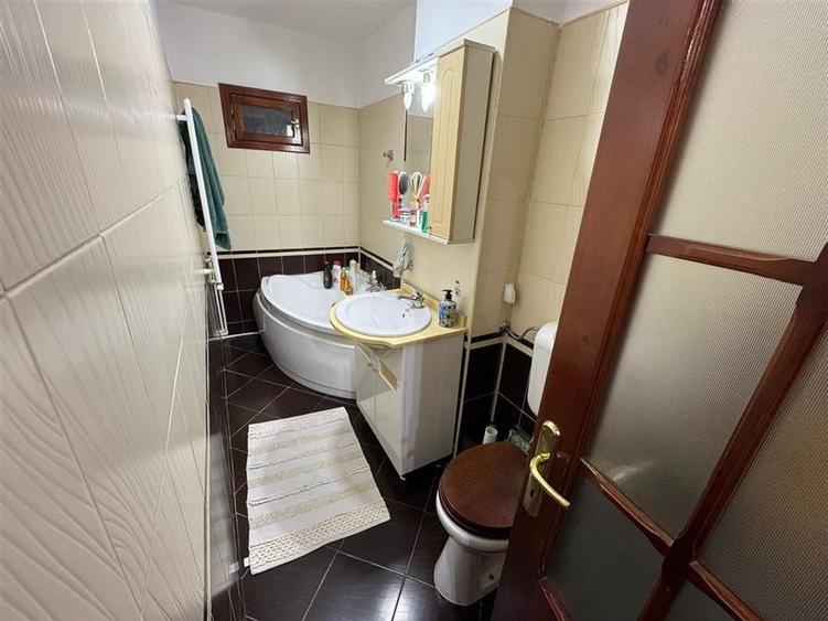 Apartament 3 camere, etaj 3 , zona Liceul Pedagogic, mobilat - 12