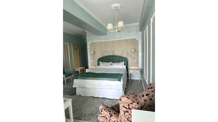 REA1019300 Studio Blue Bike Mamaia - 2