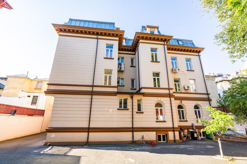 Spațiu Generos și Versatil pentru Birouri sau Activități Comerciale - 33