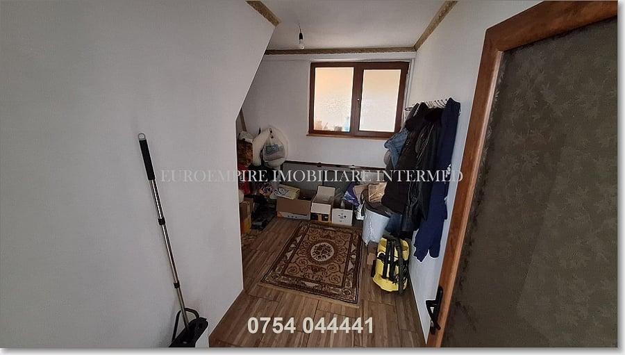 Vila+casa de vanzare zona Km 5 - 16