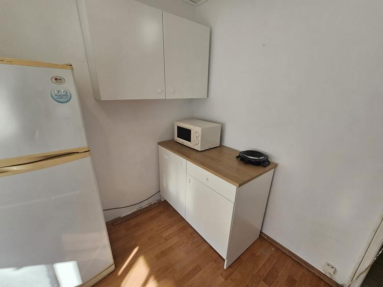 Garsoniera / etaj 3 / Calea Buziasului / 16 mpu - 2