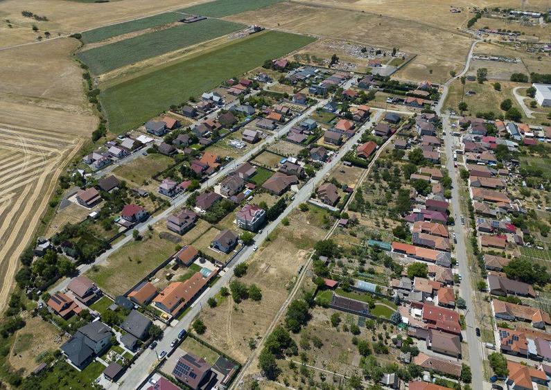 Loc de casa in Sanleani 414 mp - 2