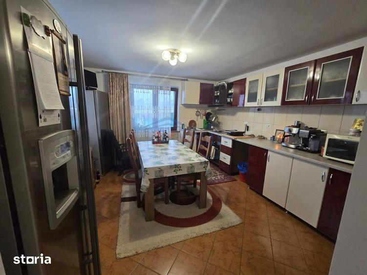 Casă cu 4 camere cu Teren 3000 Mp în Mitocu Dragomirnei