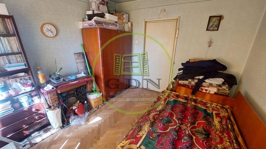 Apartament 3 camere decomandat, etajul 4, 1 Mai zona Insula - 3