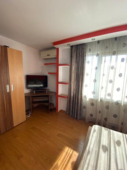Apartament cu 2 camere, etajul 3/4, zona Podu Ros - 2
