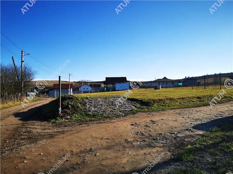 Teren intravilan 500 mp cu utilitati si deschidere la 2 strazi - 3