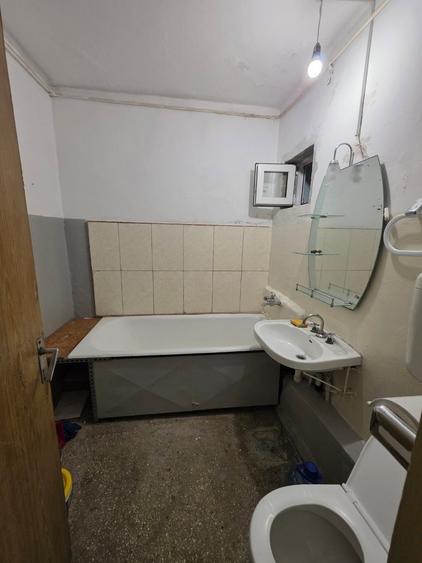 Jean Steriadi, 15 minute metrou 1 Decembrie 1918, pe Buhusi, bloc 1980 - 3