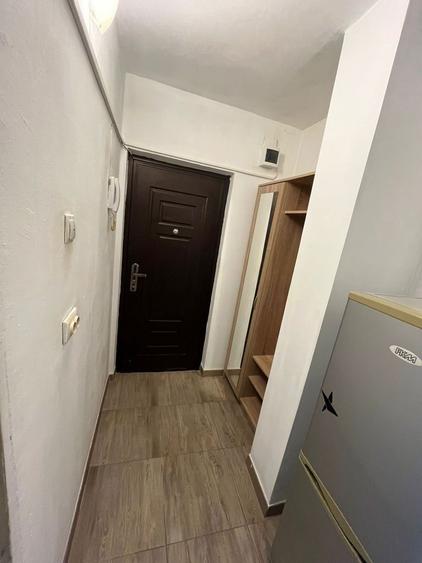 Inchiriez garsoniera - 2