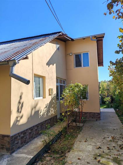 Casa Razvad, la 5 km de Targoviste, zona foarte buna si linistita - 1