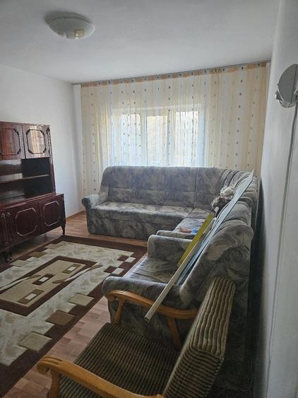 Inchiriez apartament cu 3 camere langa parcul Florilor - 1