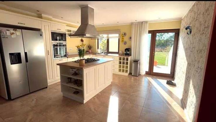 Vila P+E+M 350mp + casa de oaspeti situata la 11 km de Targoviste - 7