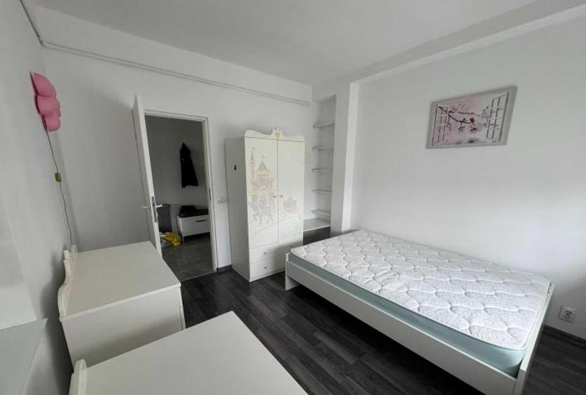 Apartament cu 3 camere decomandat, mobilat în Sisești