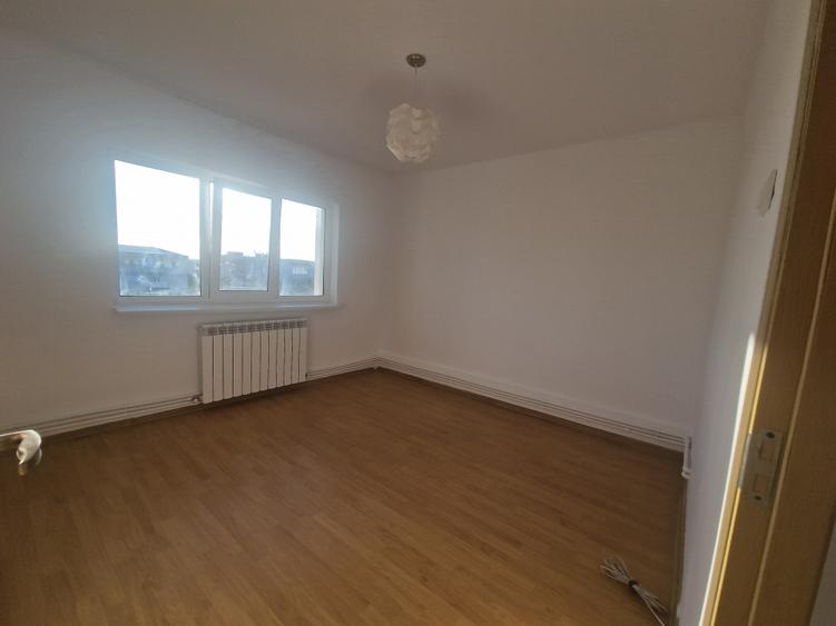 Navodari (Sud)- 2 camere decomandate, centrala gaze, liber -65.000euro - 13