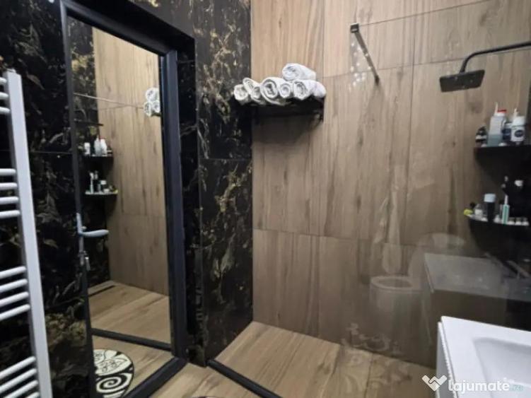 3 imobile distincte pozi?ionate intr-o curte cu teren de 7 - 9