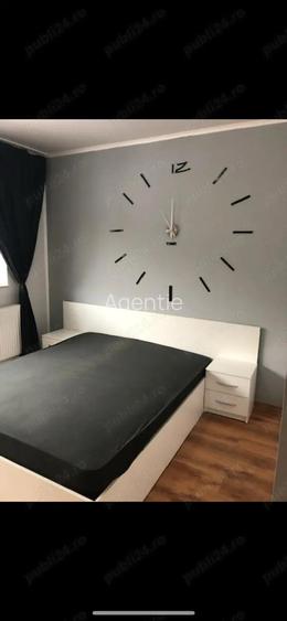 Proprietar Bloc Nou, O camera Piata Verde
