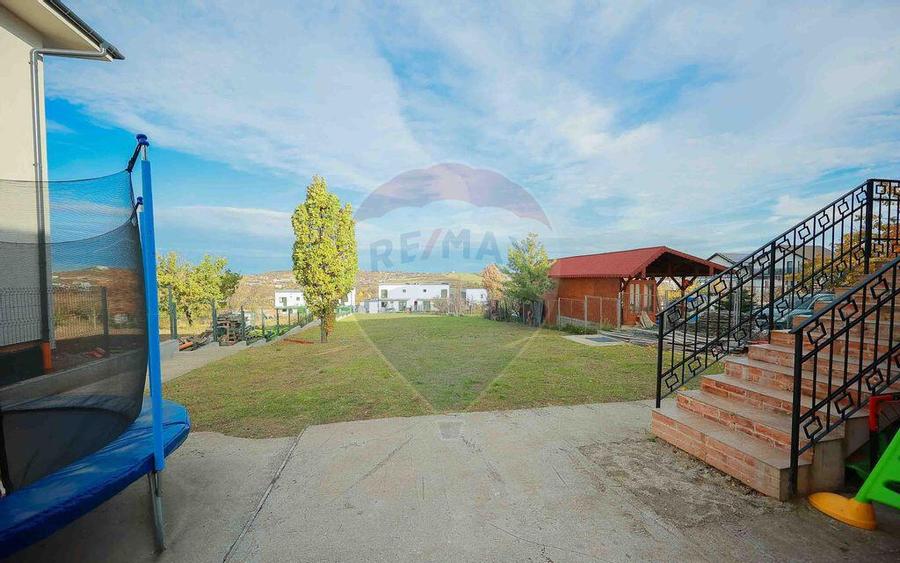 De vanzare casa cu 5 camere, in zona de dealuri, str. ... - 11