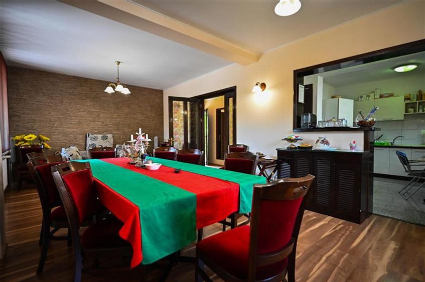 FILM!Refugiu elegant,cadru natural rar, vecinatati discrete,1.700 mp domeniu ver - 4