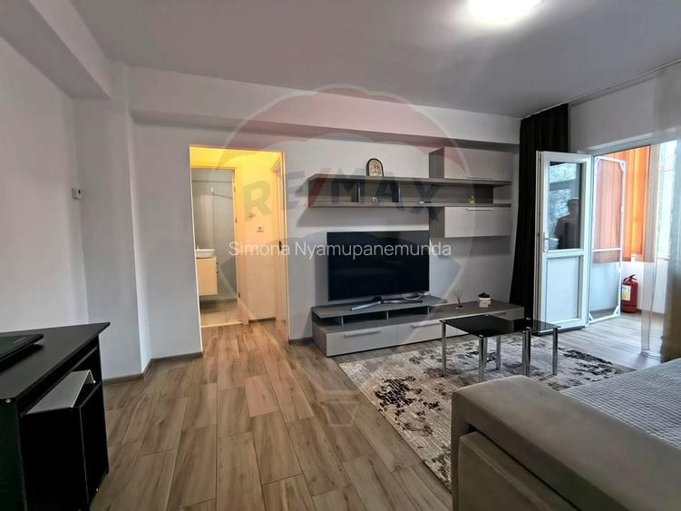 Apartament cu 3 camere de inchiriat in zona Faleza Nord