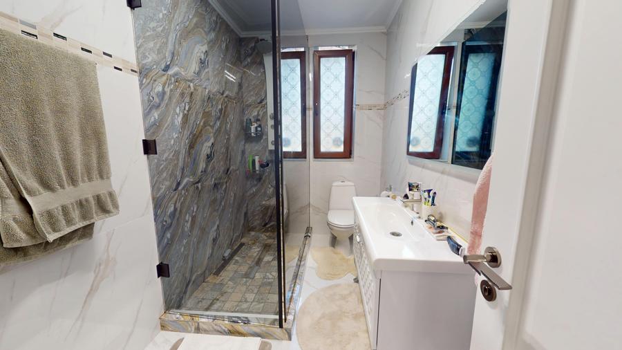 Imobil  de lux pe malul lacului cu ponton, complet mobilat si utilat - 23